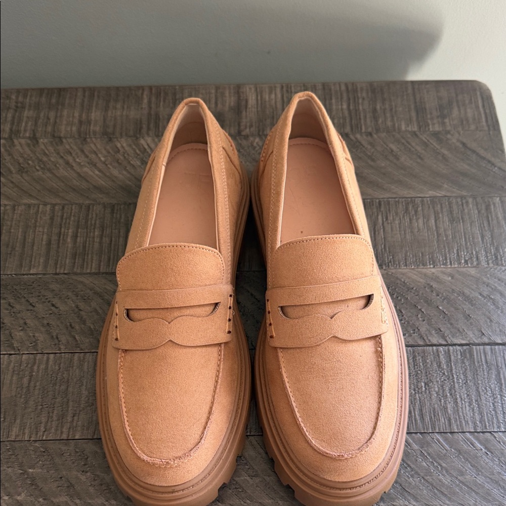 JustFab Tan Loafers - Picture 2 of 6